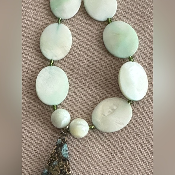 22-1/2 inch Shell bead necklace NWOT - Picture 5 of 10